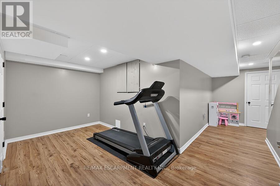 53 Pinewoods Drive, Hamilton, Ontario  L8L 2T6 - Photo 37 - X12971322