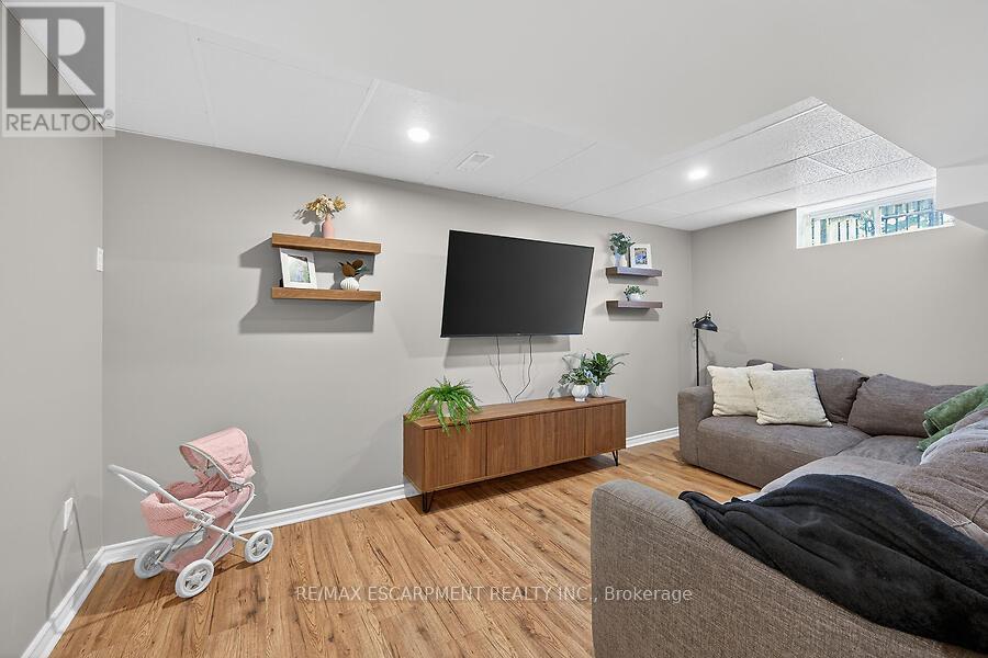 53 Pinewoods Drive, Hamilton, Ontario  L8L 2T6 - Photo 38 - X12971322