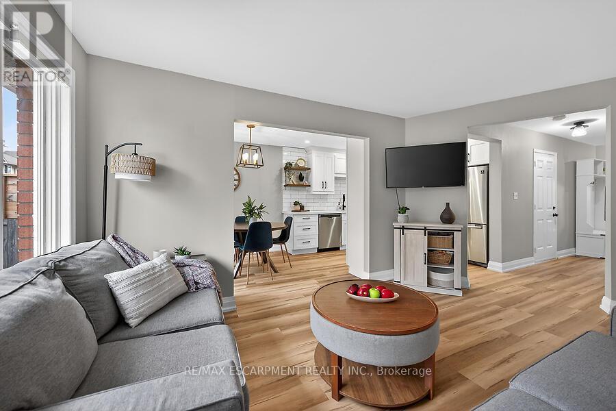 53 Pinewoods Drive, Hamilton, Ontario  L8L 2T6 - Photo 9 - X12971322