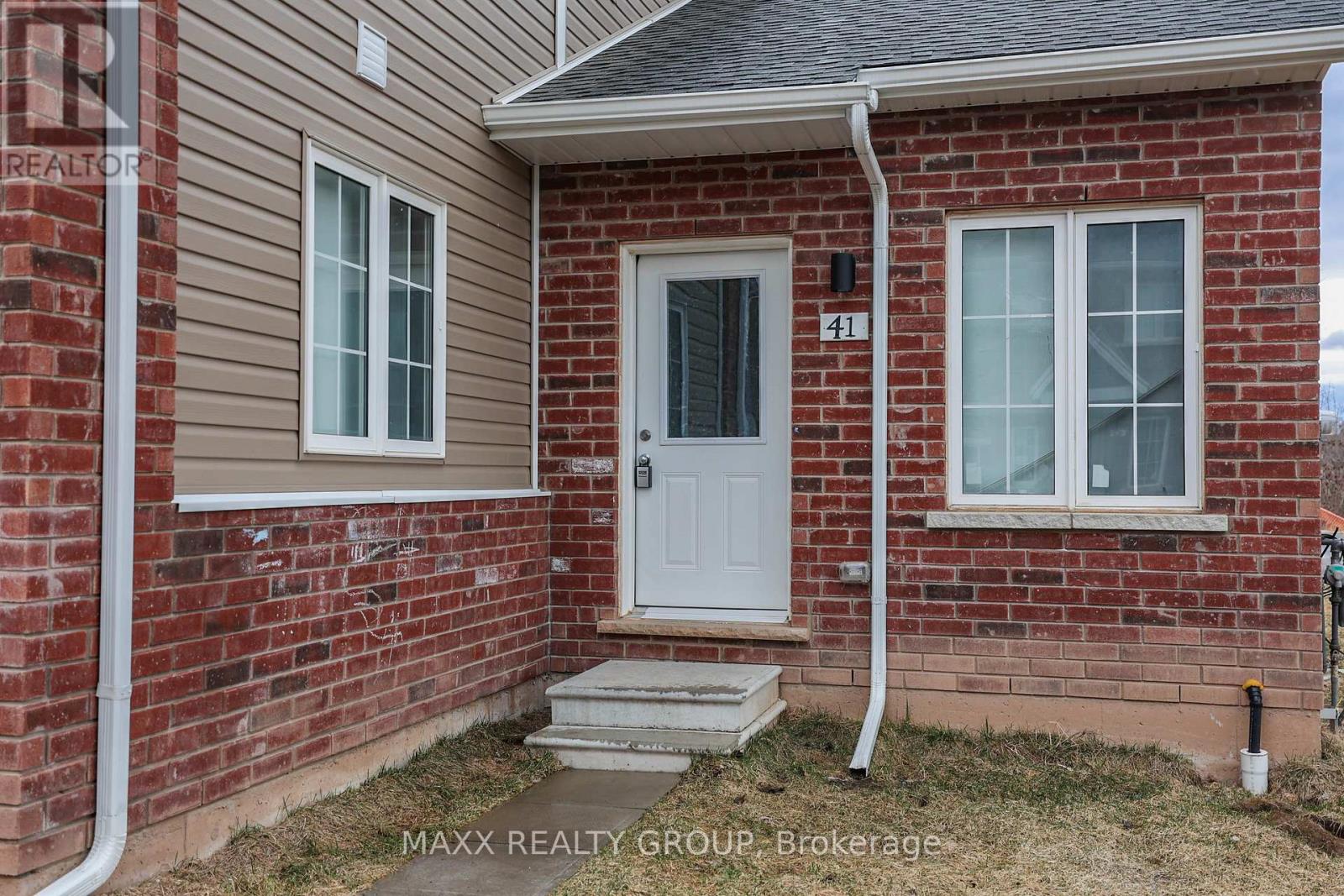 41 Waterleaf Trail, Welland, Ontario  L3C 0H6 - Photo 4 - X12971396