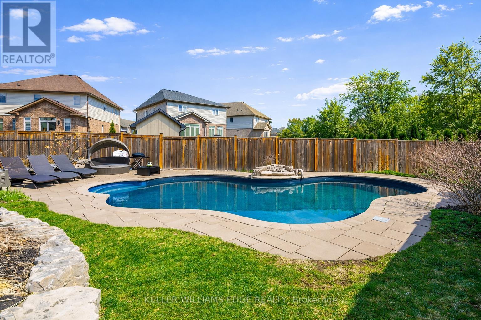 168 Echovalley Drive, Hamilton, Ontario  L8J 0H2 - Photo 45 - X12971416