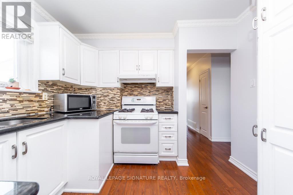 33 Renault Crescent, Toronto, Ontario  M9P 1J2 - Photo 15 - W12970632