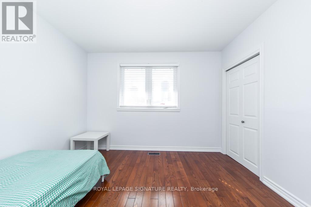 33 Renault Crescent, Toronto, Ontario  M9P 1J2 - Photo 23 - W12970632