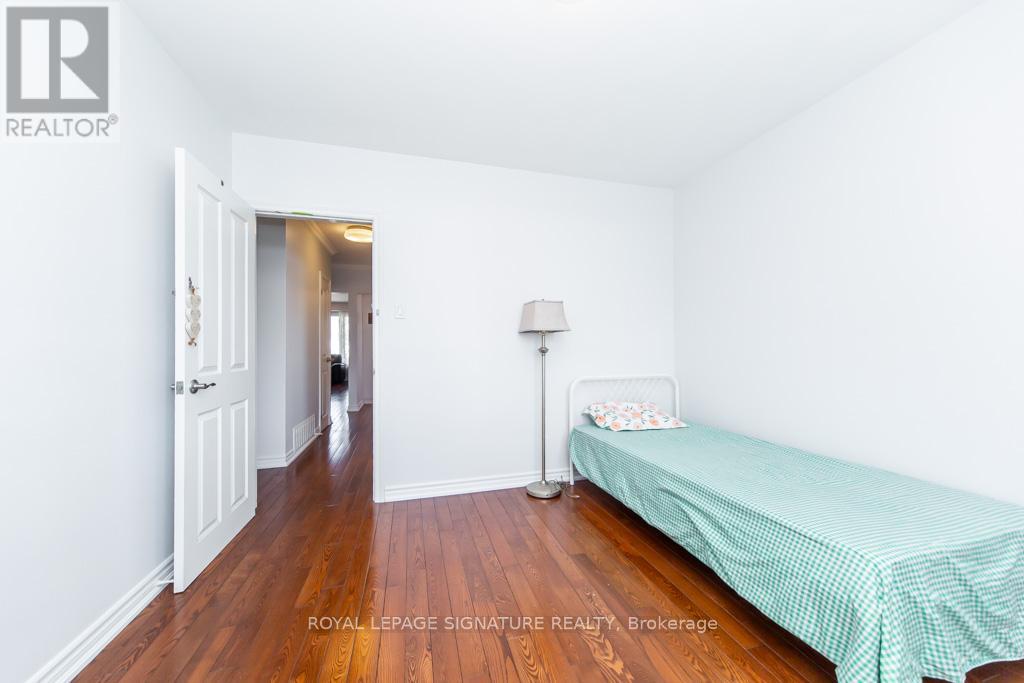 33 Renault Crescent, Toronto, Ontario  M9P 1J2 - Photo 24 - W12970632