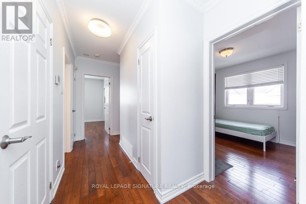 33 Renault Crescent, Toronto, Ontario  M9P 1J2 - Photo 16 - W12970632