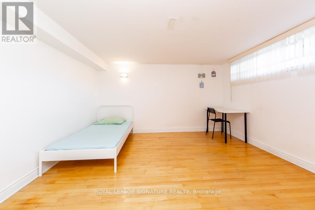 33 Renault Crescent, Toronto, Ontario  M9P 1J2 - Photo 33 - W12970632