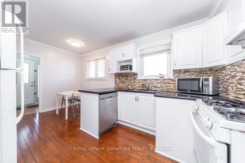 33 Renault Crescent, Toronto, Ontario  M9P 1J2 - Photo 11 - W12970632