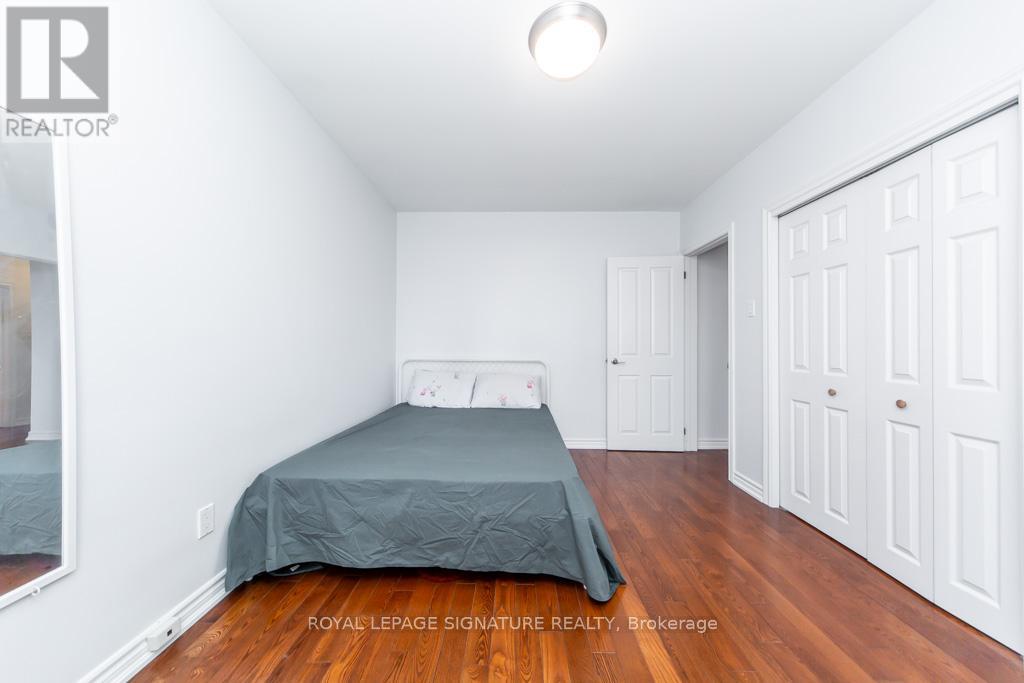 33 Renault Crescent, Toronto, Ontario  M9P 1J2 - Photo 22 - W12970632