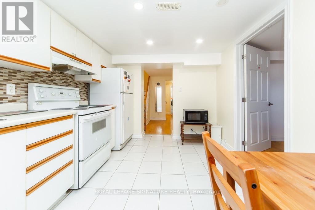 33 Renault Crescent, Toronto, Ontario  M9P 1J2 - Photo 32 - W12970632