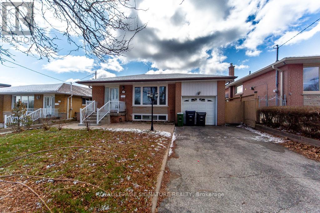 33 Renault Crescent, Toronto, Ontario  M9P 1J2 - Photo 3 - W12970632