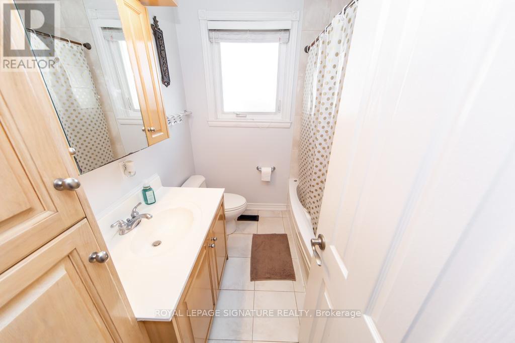 33 Renault Crescent, Toronto, Ontario  M9P 1J2 - Photo 27 - W12970632