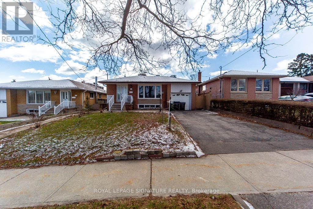 33 Renault Crescent, Toronto, Ontario  M9P 1J2 - Photo 2 - W12970632