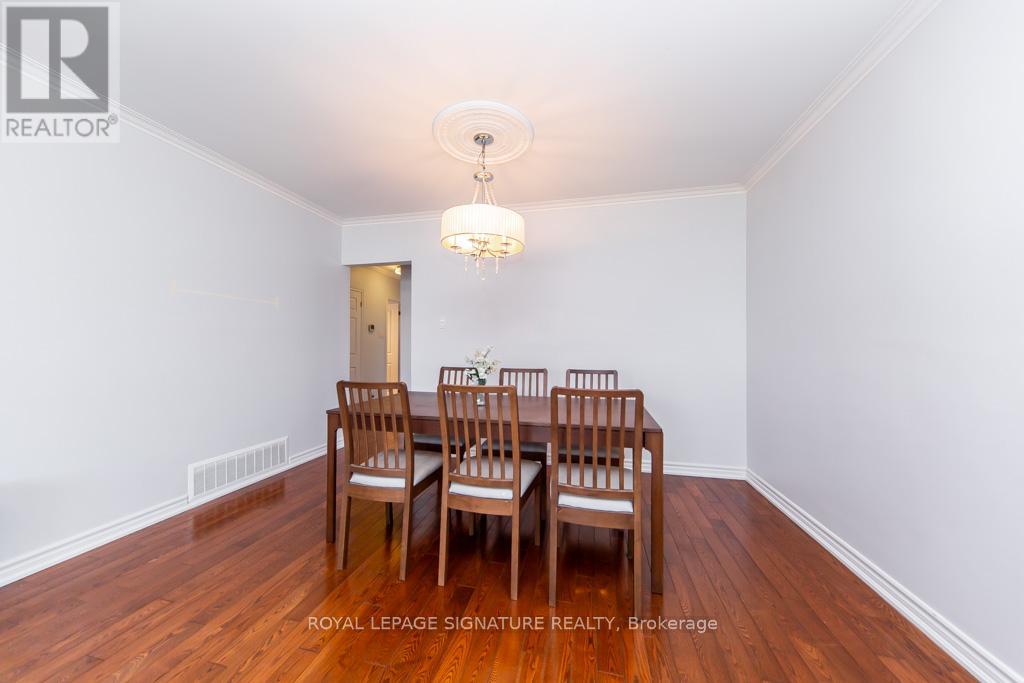 33 Renault Crescent, Toronto, Ontario  M9P 1J2 - Photo 10 - W12970632