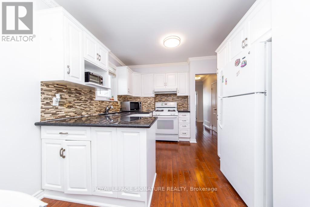 33 Renault Crescent, Toronto, Ontario  M9P 1J2 - Photo 14 - W12970632