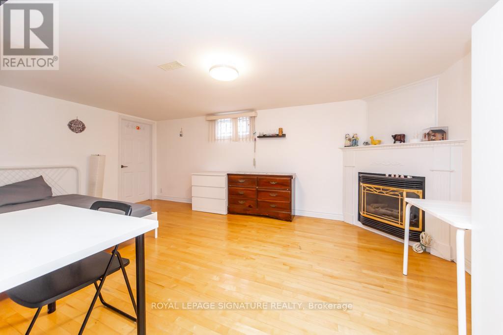 33 Renault Crescent, Toronto, Ontario  M9P 1J2 - Photo 35 - W12970632