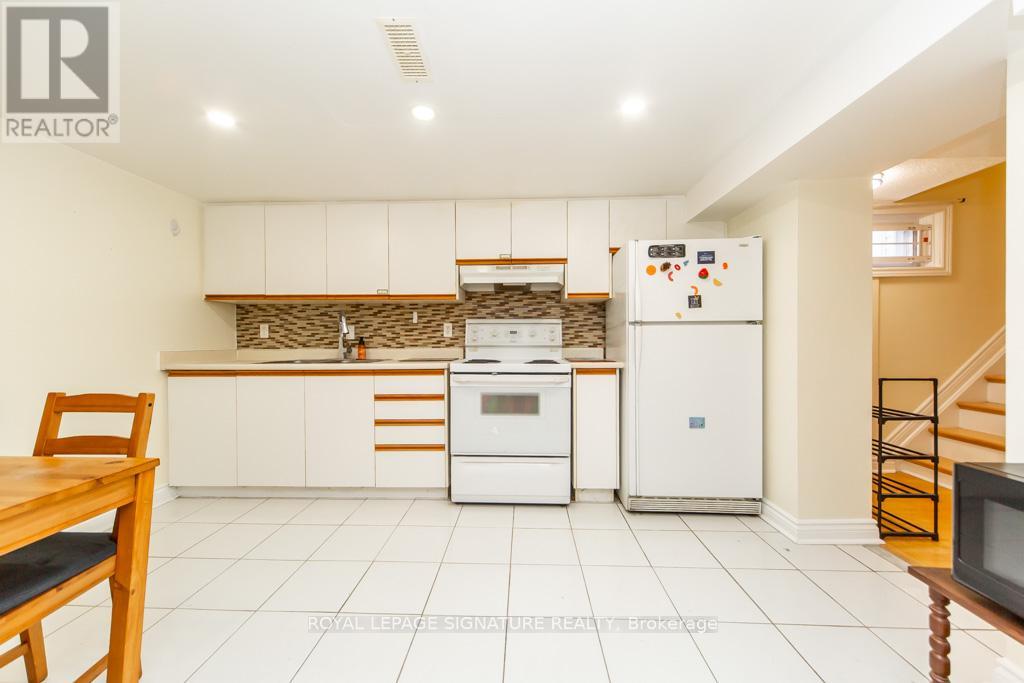 33 Renault Crescent, Toronto, Ontario  M9P 1J2 - Photo 31 - W12970632