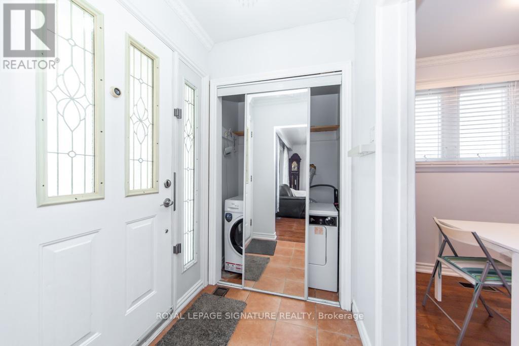 33 Renault Crescent, Toronto, Ontario  M9P 1J2 - Photo 4 - W12970632