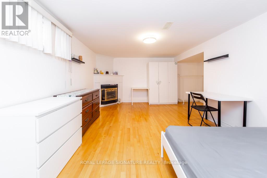 33 Renault Crescent, Toronto, Ontario  M9P 1J2 - Photo 38 - W12970632