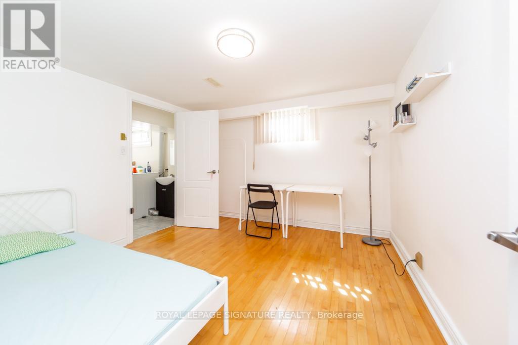 33 Renault Crescent, Toronto, Ontario  M9P 1J2 - Photo 39 - W12970632