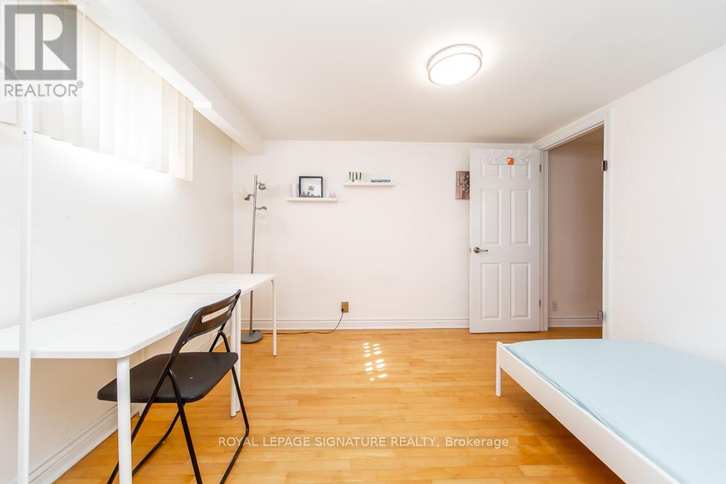 33 Renault Crescent, Toronto, Ontario  M9P 1J2 - Photo 41 - W12970632