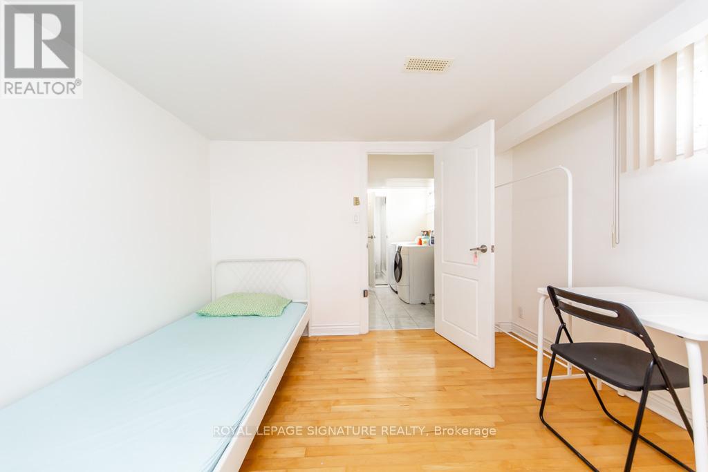 33 Renault Crescent, Toronto, Ontario  M9P 1J2 - Photo 40 - W12970632