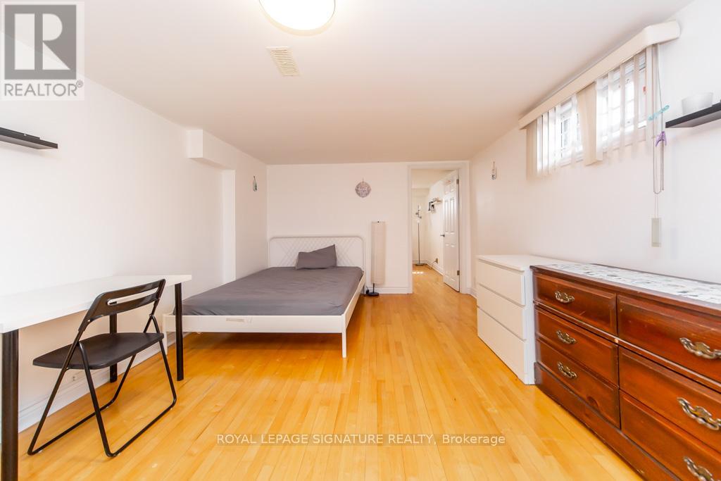 33 Renault Crescent, Toronto, Ontario  M9P 1J2 - Photo 36 - W12970632