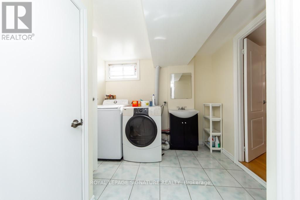 33 Renault Crescent, Toronto, Ontario  M9P 1J2 - Photo 42 - W12970632