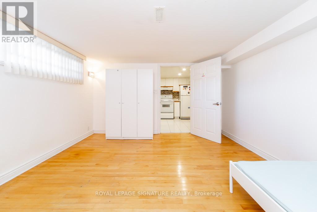 33 Renault Crescent, Toronto, Ontario  M9P 1J2 - Photo 34 - W12970632