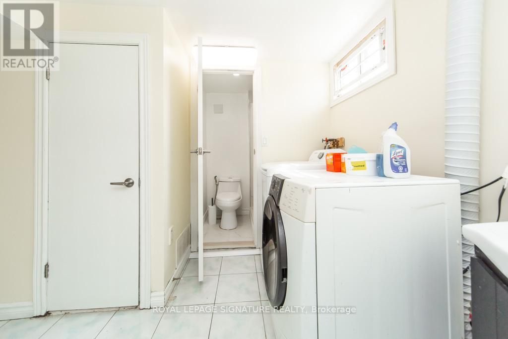 33 Renault Crescent, Toronto, Ontario  M9P 1J2 - Photo 43 - W12970632