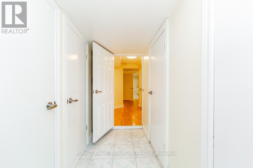 33 Renault Crescent, Toronto, Ontario  M9P 1J2 - Photo 45 - W12970632