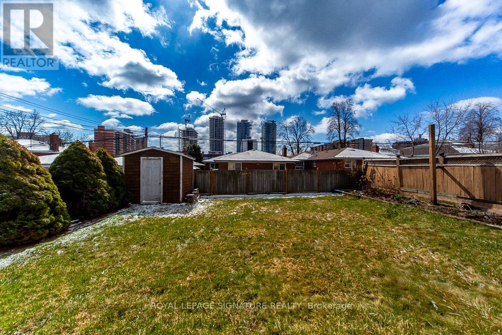 33 Renault Crescent, Toronto, Ontario  M9P 1J2 - Photo 49 - W12970632