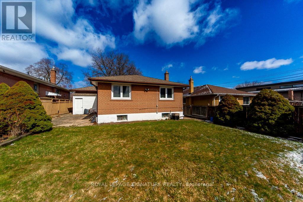 33 Renault Crescent, Toronto, Ontario  M9P 1J2 - Photo 50 - W12970632