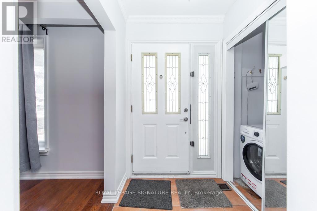 33 Renault Crescent, Toronto, Ontario  M9P 1J2 - Photo 5 - W12970632