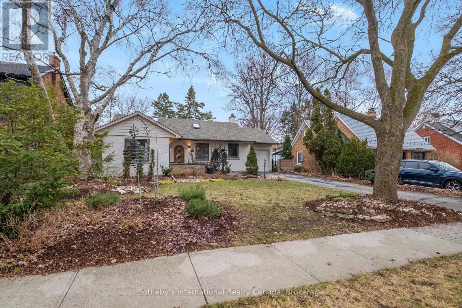 189 Forsyth Drive, Waterloo, Ontario  N2L 1A1 - Photo 2 - X12962764