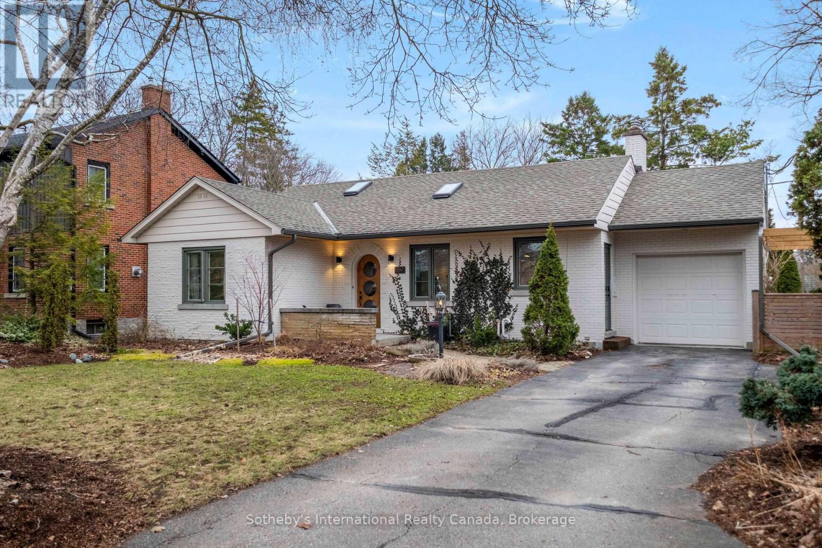 189 Forsyth Drive, Waterloo, Ontario  N2L 1A1 - Photo 3 - X12962764