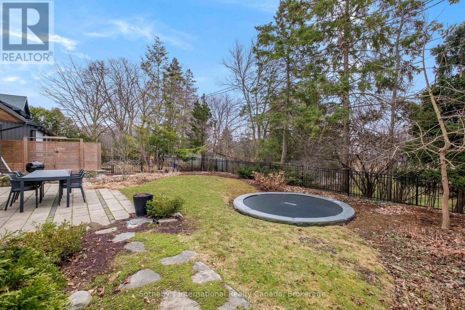 189 Forsyth Drive, Waterloo, Ontario  N2L 1A1 - Photo 33 - X12962764