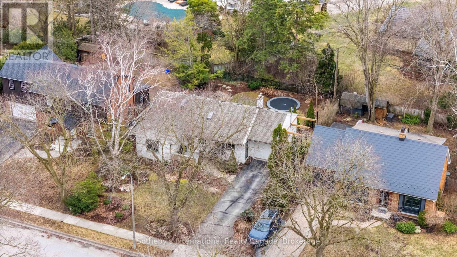 189 Forsyth Drive, Waterloo, Ontario  N2L 1A1 - Photo 35 - X12962764