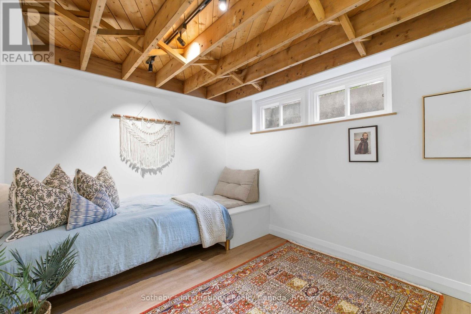 189 Forsyth Drive, Waterloo, Ontario  N2L 1A1 - Photo 9 - X12962764