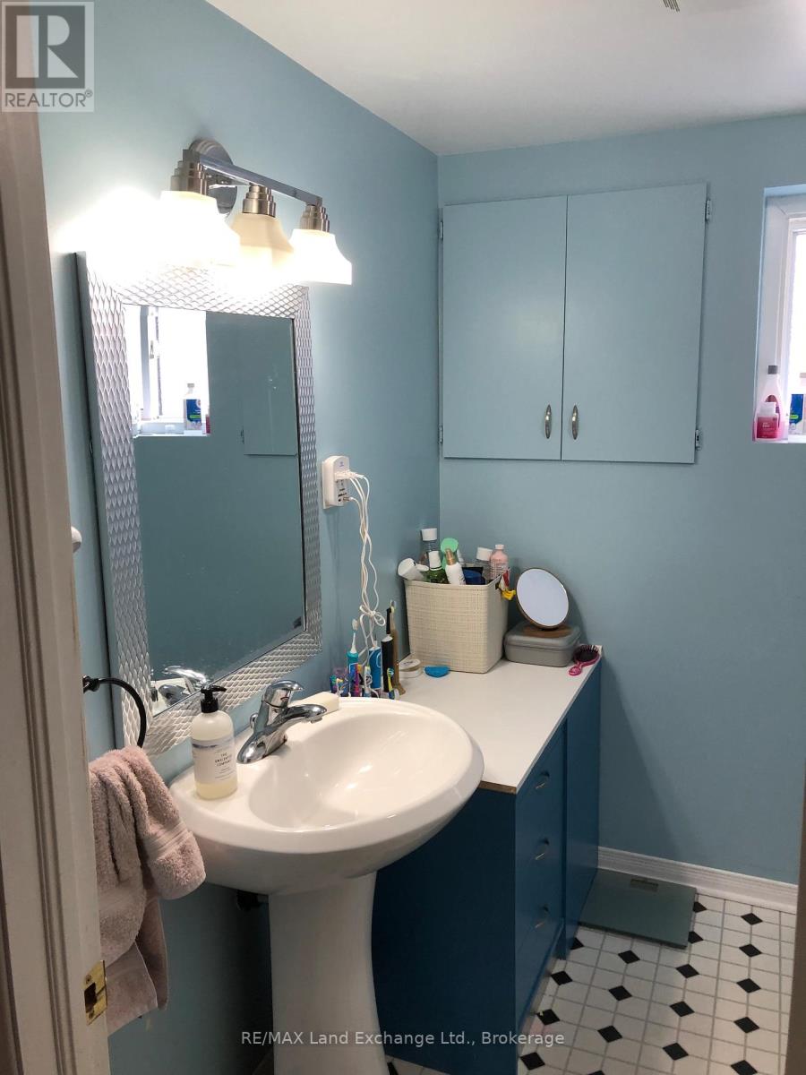 812 Walsh Street, Kincardine, Ontario  N2Z 1P4 - Photo 12 - X12970880