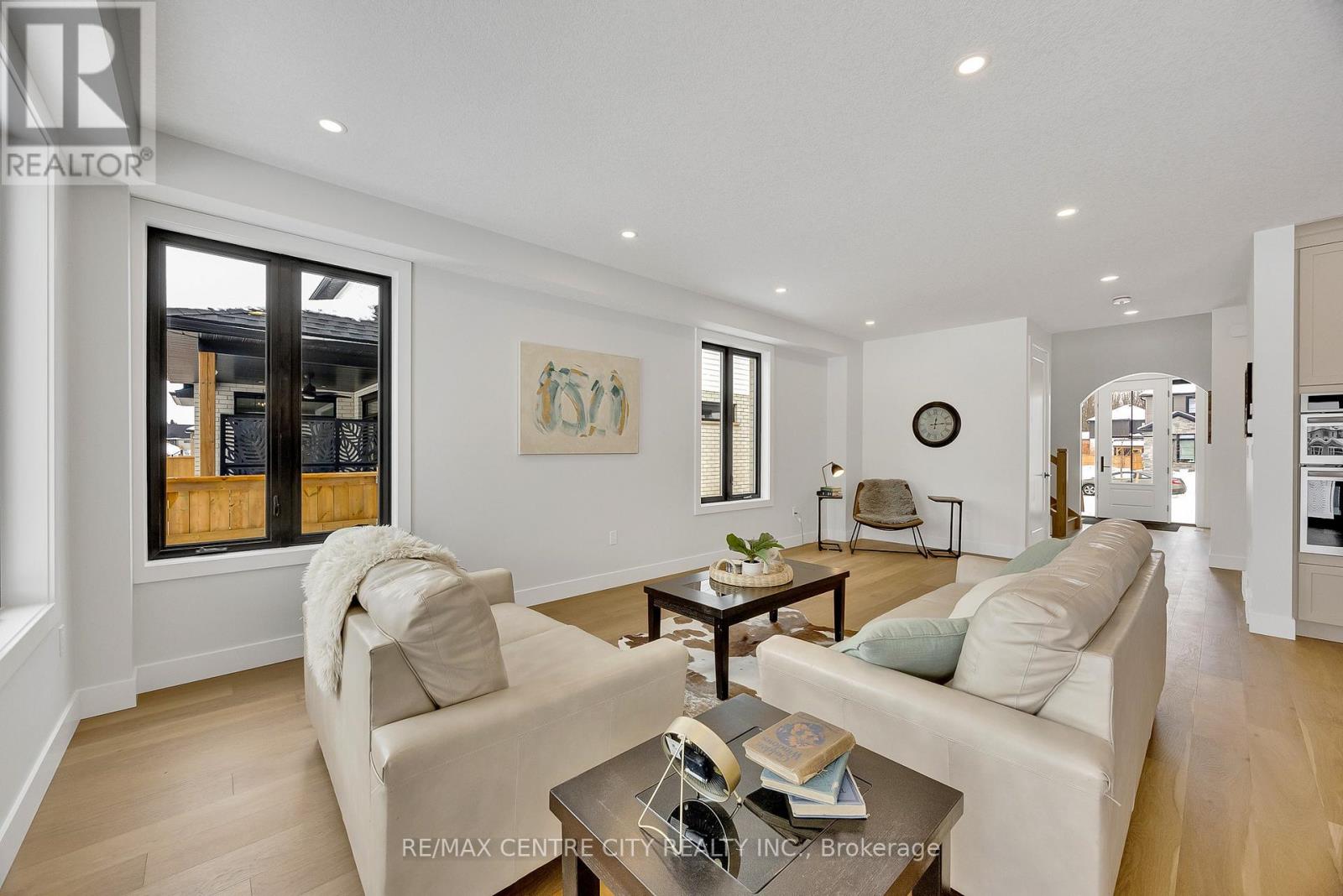 211 Foxborough Place, Thames Centre, Ontario  N0M 2P0 - Photo 10 - X12971520