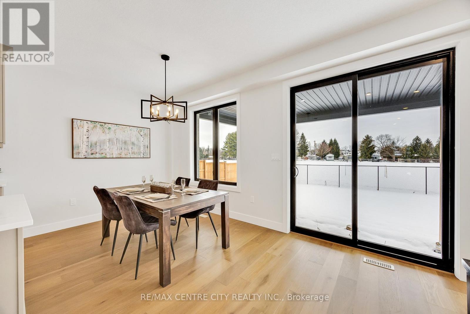 211 Foxborough Place, Thames Centre, Ontario  N0M 2P0 - Photo 14 - X12971520