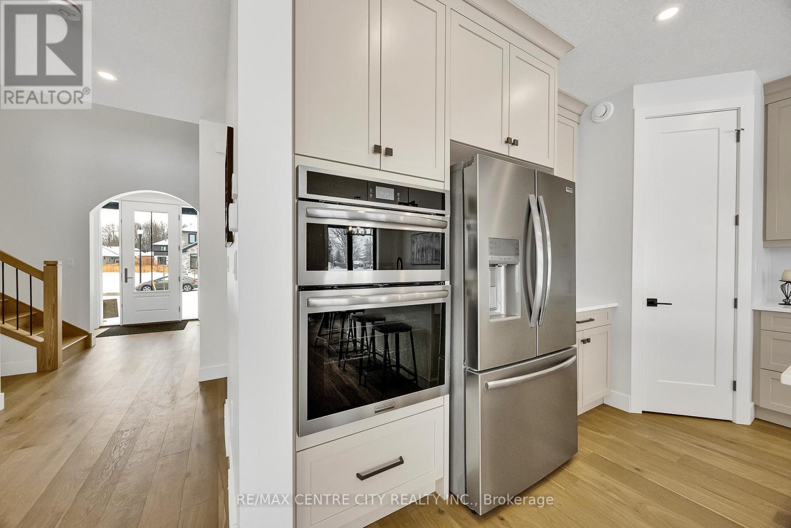 211 Foxborough Place, Thames Centre, Ontario  N0M 2P0 - Photo 16 - X12971520