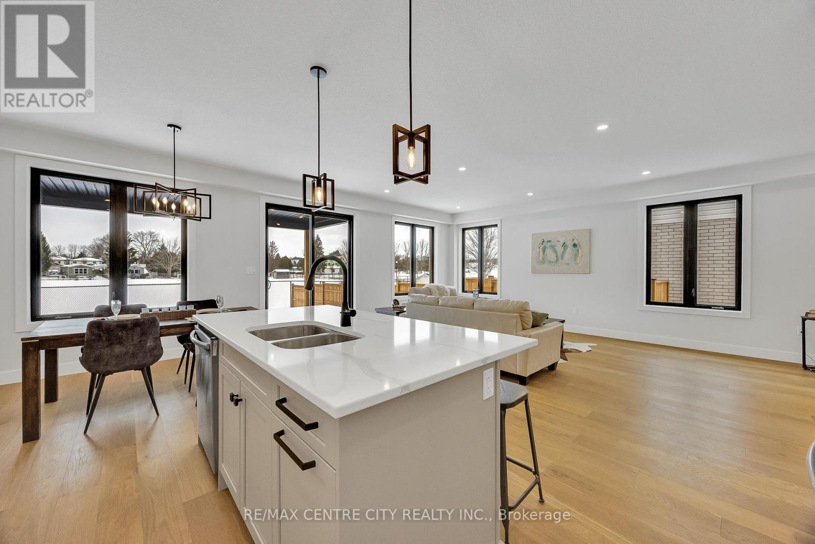 211 Foxborough Place, Thames Centre, Ontario  N0M 2P0 - Photo 17 - X12971520