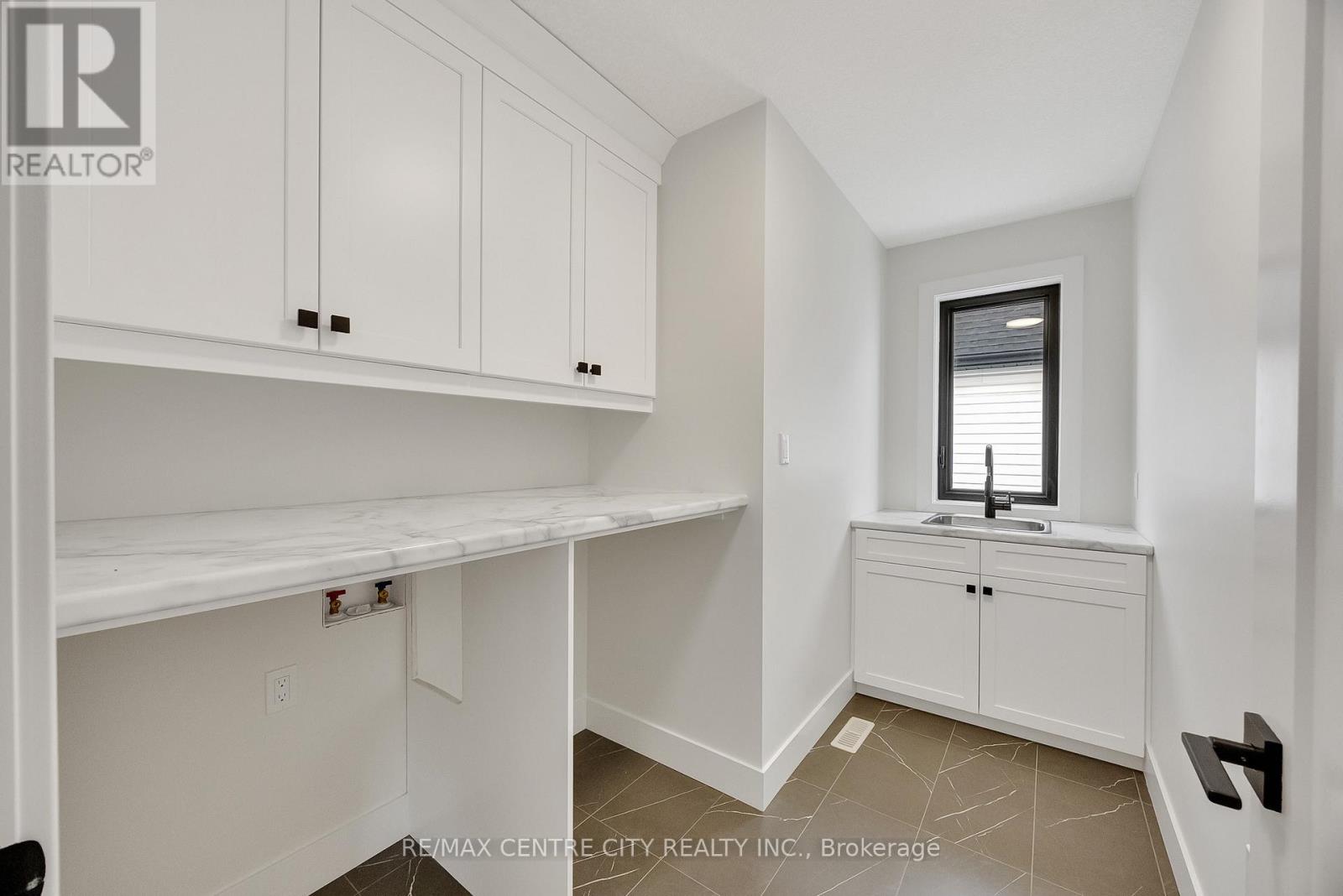 211 Foxborough Place, Thames Centre, Ontario  N0M 2P0 - Photo 35 - X12971520