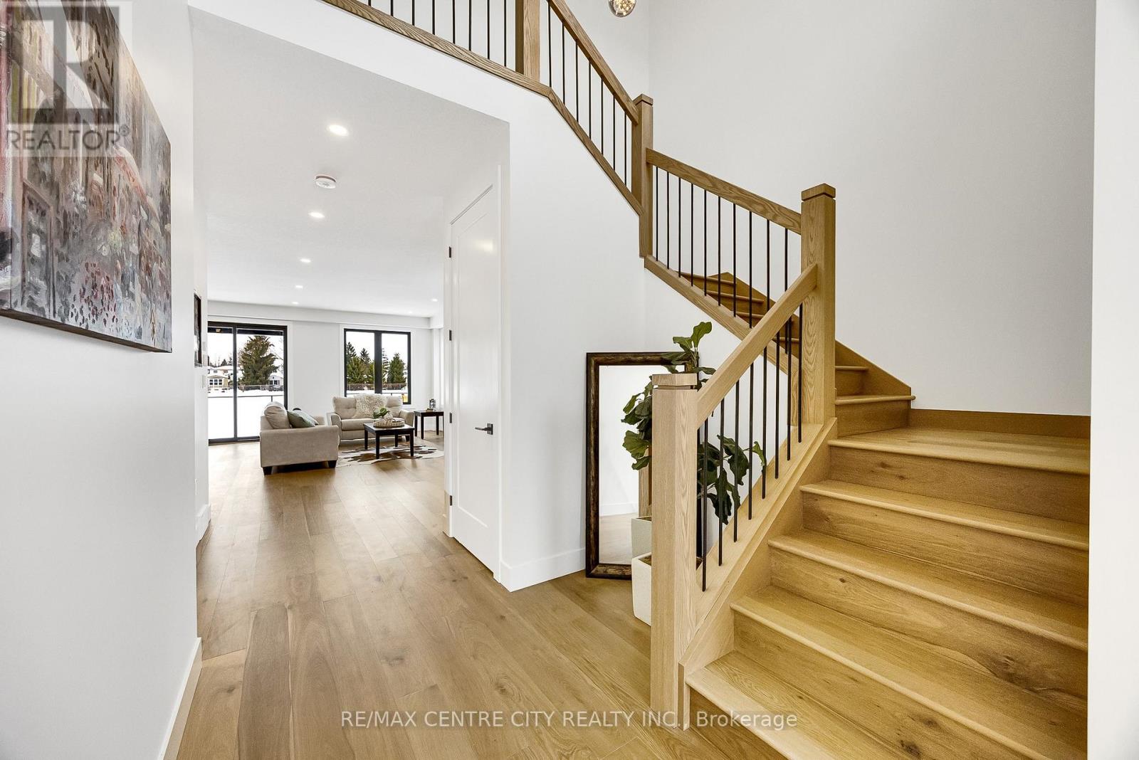 211 Foxborough Place, Thames Centre, Ontario  N0M 2P0 - Photo 5 - X12971520