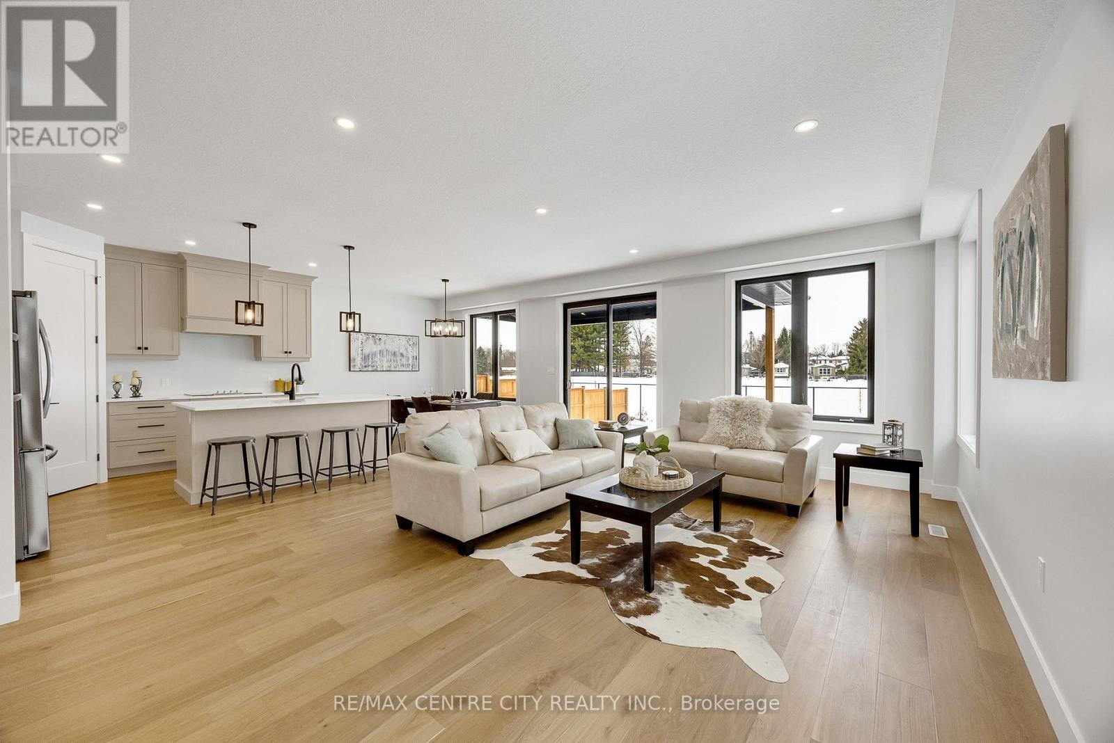 211 Foxborough Place, Thames Centre, Ontario  N0M 2P0 - Photo 7 - X12971520