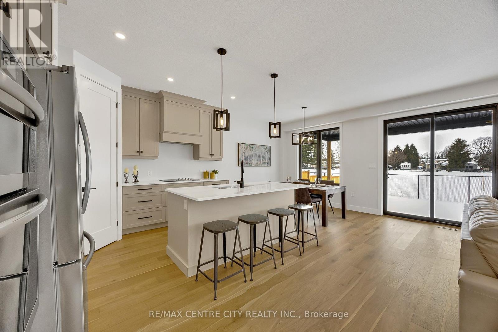 211 Foxborough Place, Thames Centre, Ontario  N0M 2P0 - Photo 9 - X12971520