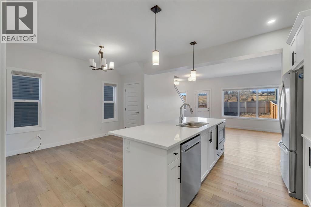 1489 Bayview Point SW, Airdrie, Alberta  T4B 5K1 - Photo 14 - A2297844