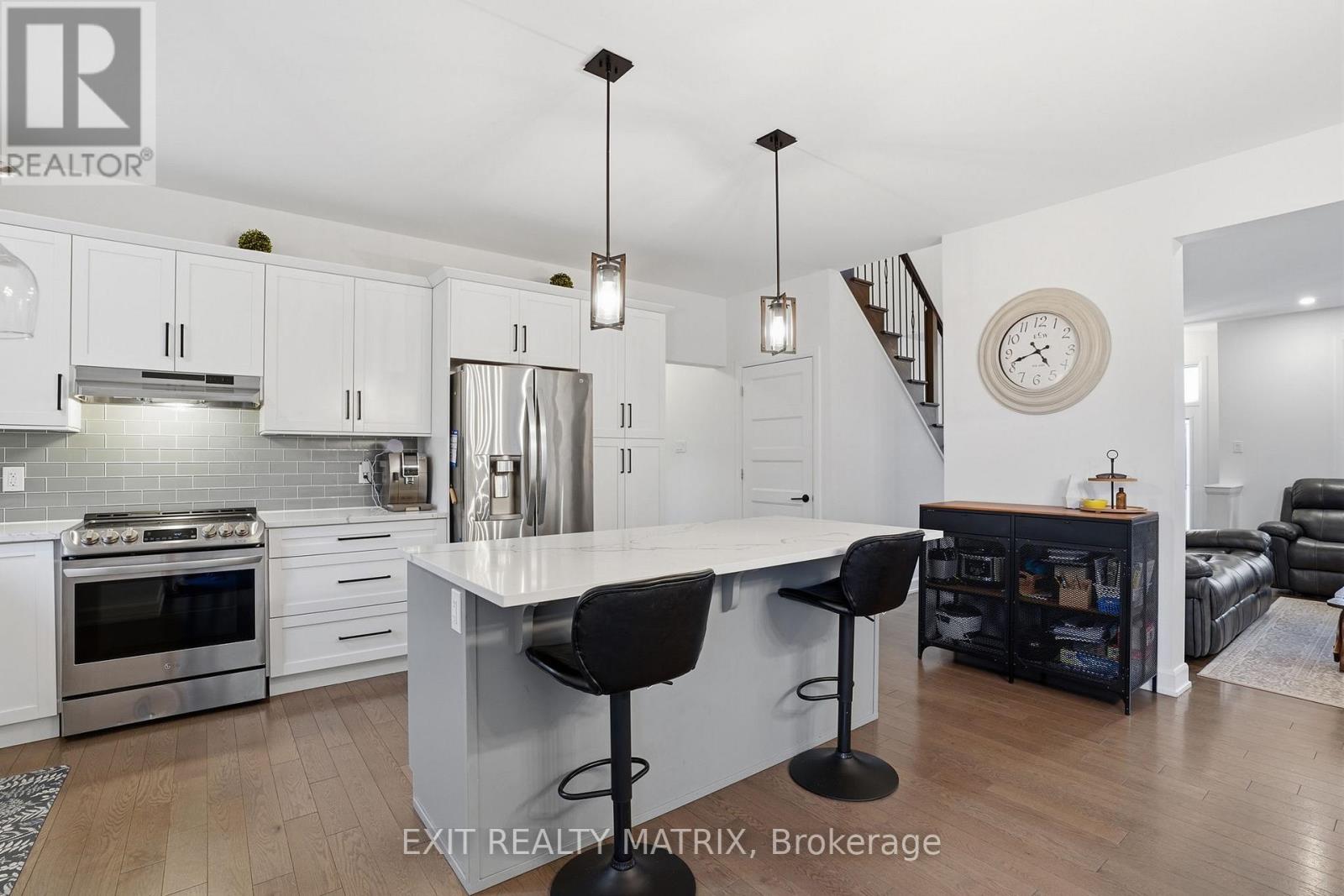 129 Lyon Street, Russell, Ontario  K0A 1W0 - Photo 15 - X12971540