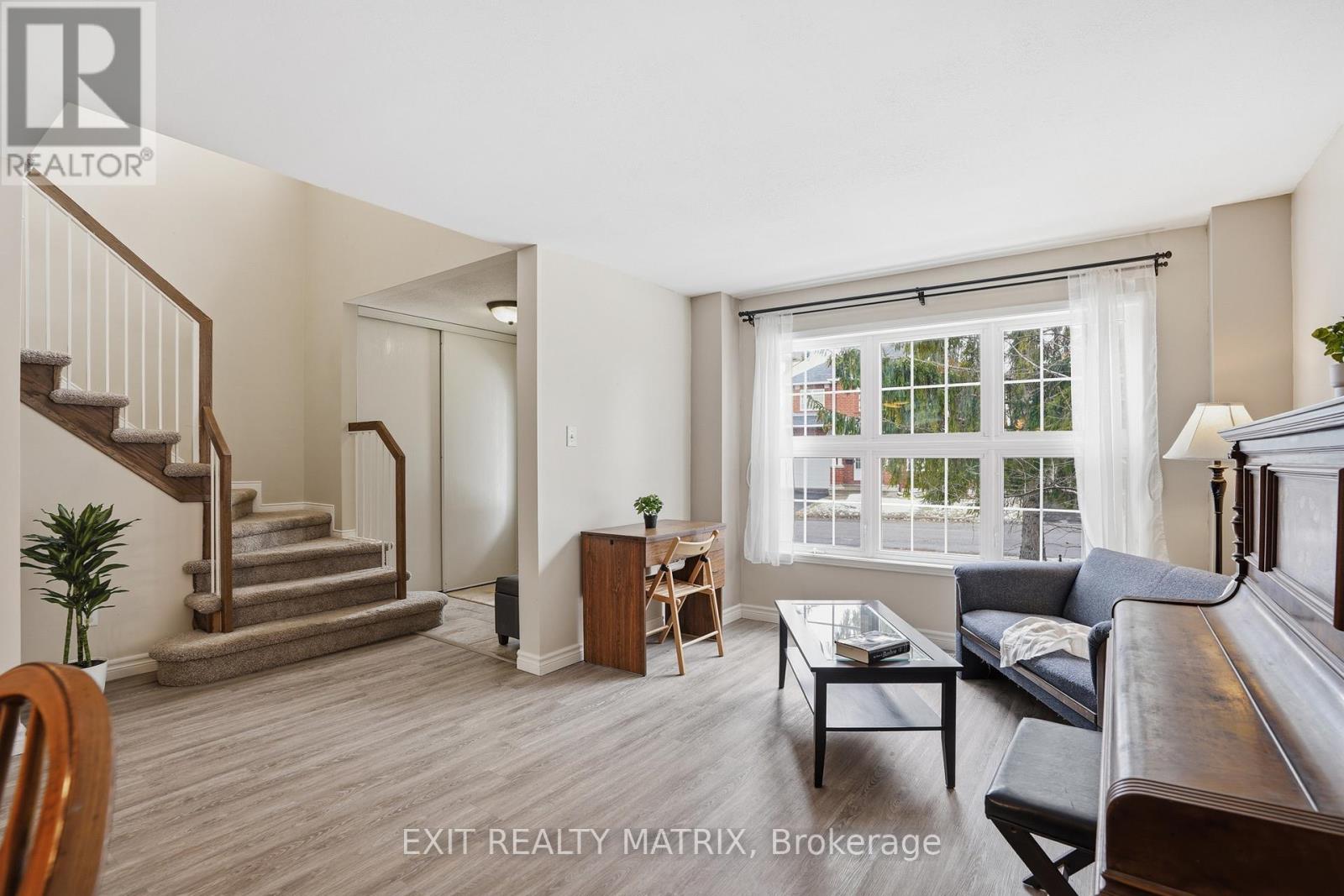 127 Marshfield Street, Ottawa, Ontario  K4A 4N1 - Photo 4 - X12971712